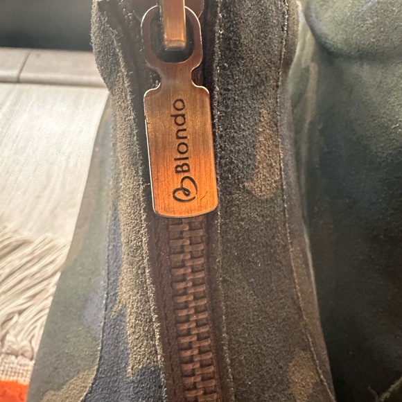 Blondo Waterproof Wedge Camo Booties- Suze 9.5 - Picture 6 of 6